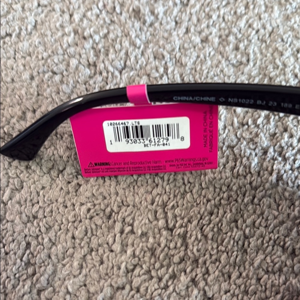Betsey Johnson Black Sunglasses Accessories - Picture 3 of 6